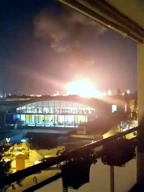 Fuerte Explosión En Una Planta Química En España Al Menos Un Muerto Ocho Heridos Y Un