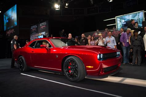 Watch Dodge Build The 2015 Challenger Srt Hellcat With Vin0001 Video