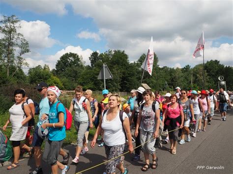 Pielgrzymi Z Garwolina Wyruszyli Na Maryjny Szlak Parafia P W