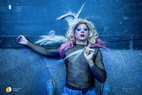 Hedwig And The Angry Inch Cucere Te Constan A La Seas Teatrul