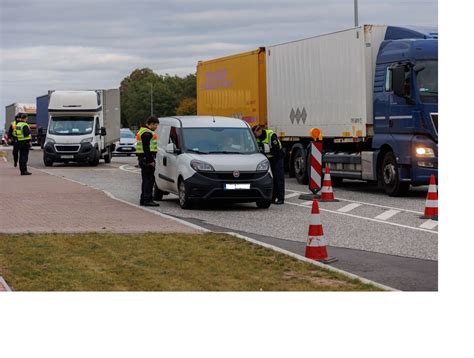 Zwei Verhaftet Und Zwei Freigekauft So L Uft S Am Grenz Bergang In