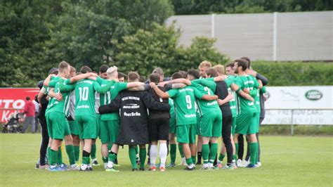 Fu Ball Bezirksliga Ost Das Spiel Des Sb Djk Rosenheim Gegen Den Tsv