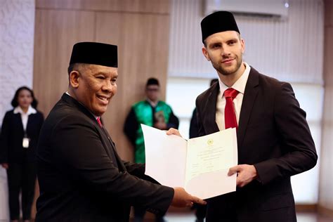 Mengenal Maarten Paes Kiper Naturalisasi Timnas Yang Ternyata Tak