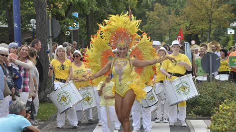 Internationales Bad Wildunger Samba Festival Endet Mit Buntem Festzug