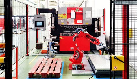 Robot 6 Osiowy Yaskawa GP12 AMADA HFE M2 5012 Stanowisko