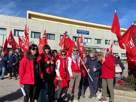 Sanità in Gallura in ginocchio sit in Cgil in ospedale Olbia