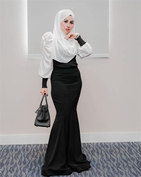 Referensi Dress Glamor Elly Arsy Hijab Cetar Buat Pesta