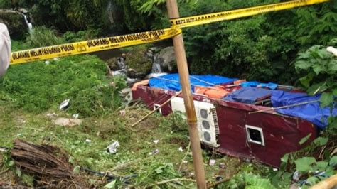 Update Korban Bus Masuk Jurang Di Guci Tegal Satu Orang Meninggal Dan