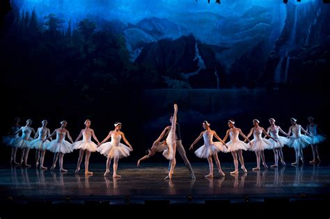 Llega El Lago De Los Cisnes Y Carmen En El Teatro Del Bosque Julio