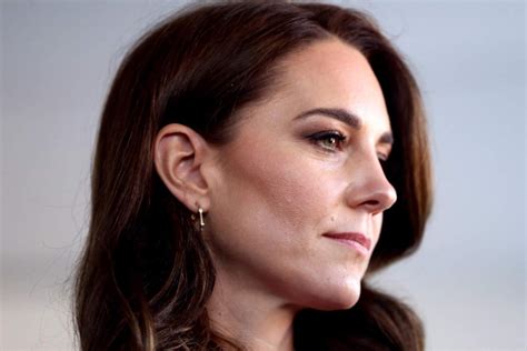 Kate Middleton Punta Tutto Sul Verde Il Look Tono Su Tono Formale Al