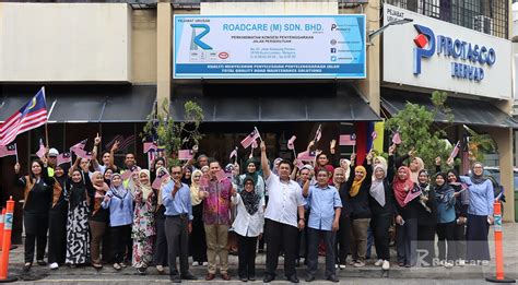 Teamroadcare Merasmikan Program Jom Kibarkan Jalur Gemilang Sempena