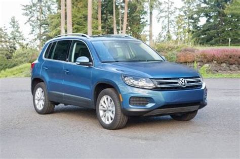 Used 2017 Volkswagen Tiguan SEL Features & Specs | Edmunds