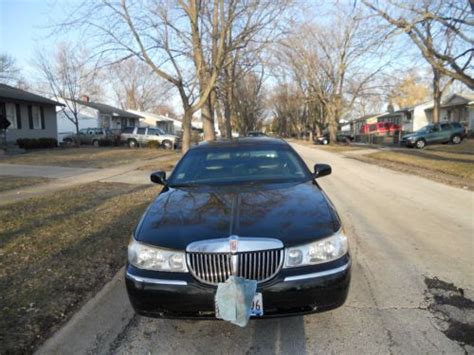 Sell Used 2002 Lincoln Town Car Executive L Sedan 4 Door 46l In