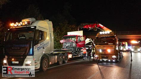 Bab Bei Duisburg Schwerer Unfall Zwischen Zwei Lkw