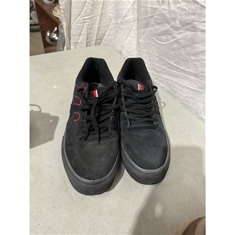 Shoes size 11