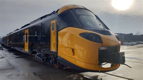 Nieuwe Intercity Van Ns Maakt Eerste Meters Buiten Fabriek