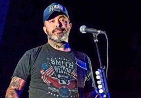 Aaron-lewis-staind-2022 - Loaded Radio