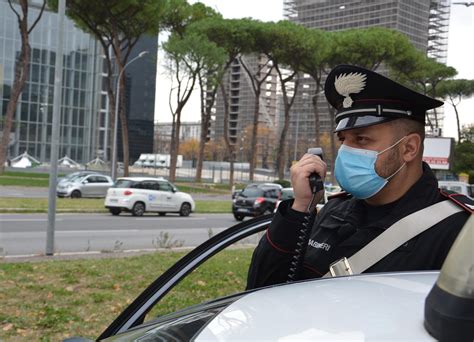 Napoli Spari In Strada A Teduccio Ferito Uomo Armato Che Minacciava I