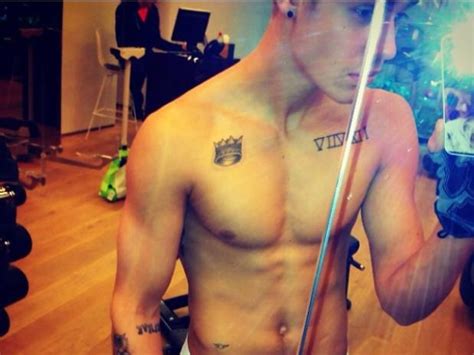 CALDEIRÃO DE FOFOCAS DA TV Justin Bieber posta fotos sem camisa e