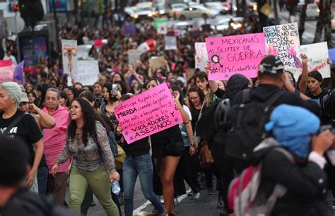 Mujeres Protestan Y Provocan Desmanes En La CDMX