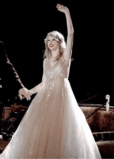 Taylor Swift Performing Love Story At The Speak Now Tour Taylor Swift Style Taylor Swift