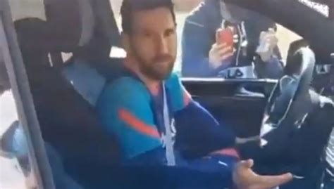 Messi Se Irrita Ass Dio De Torcedores Em Sa Da De Treino Grava Es