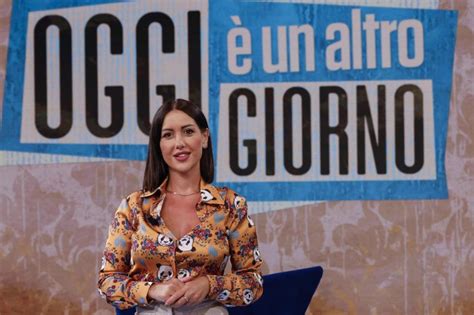 Palpata In Diretta Sul Fondoschiena Di Jessica Morlacchi Memo Remigi