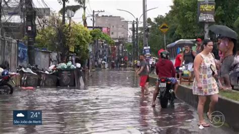 Vídeo Chuva causa alagamento em vários pontos do Rio RJ2 G1