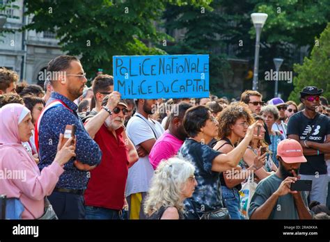 Marseille France Th Juin Un Manifestant Tient Un Criteau