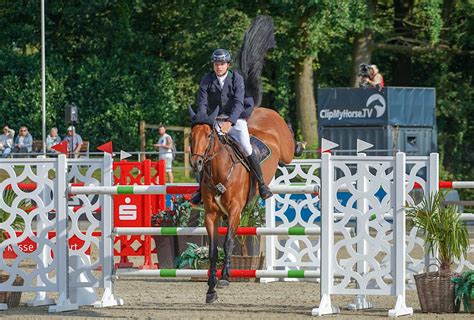 Mia Charlotte Becker Fliegt Zum Sieg In 1 Qualifikation Zur U25