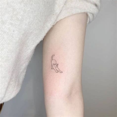 20 Minimalist Cat Tattoos For The Subtle Cat Lover Minimalist Cat