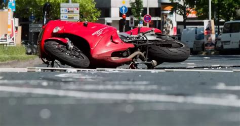 Zwei Motorradfahrer durch Überholmanöver verletzt Kaiserslautern