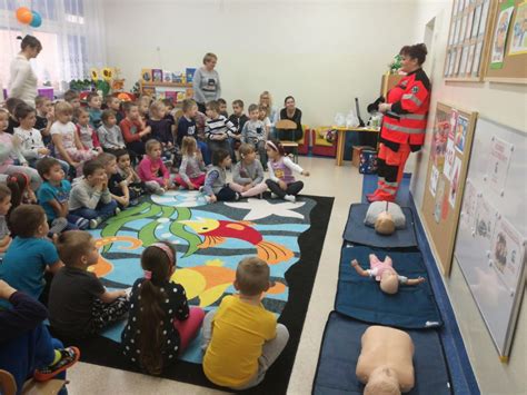 Ekipy pogotowia uczyły jak wezwać pomoc i ratować życie Mój Radom