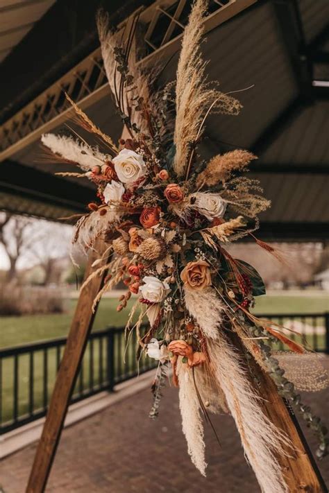 30 Beautiful And Chic Boho Fall Wedding Arches Weddingomania