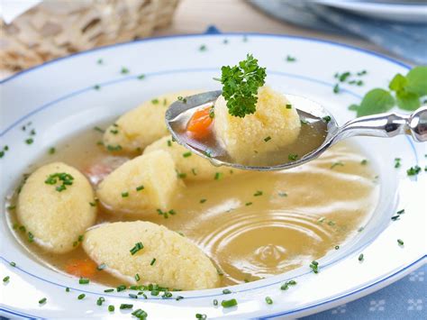 Grießklößchensuppe Wie Früher Bei Oma Liebenswert Magazin