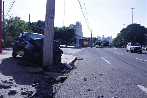 Motorista Que Bateu Carro Em Poste Na Afonso Pena Recusou Teste Do