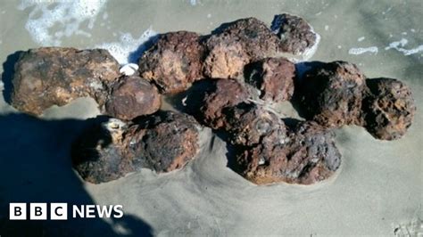 Hurricane Matthew Unearths Civil War Cannonballs On Us Beach Bbc News