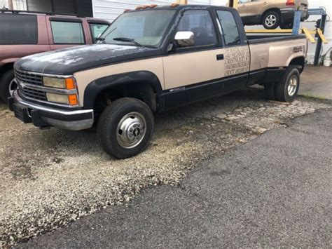 1993 Chevrolet 3500 Dually Extended Cab Four Wheel Drive 5 Speed Manual