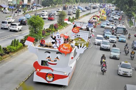 PAWAI MOBIL HIAS KAMPANYE PEMILU ANTARA Foto