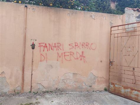 Cagliari tensione a Pirri scritta sul muro della Municipalità contro