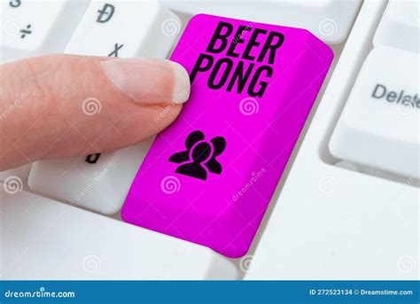 Escrita Exibindo Texto Cerveja Pong Conceito De Internet Um Jogo