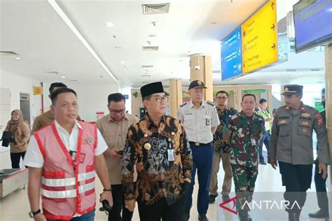 Pj Gubernur Kaltim Tinjau Kelancaran Arus Mudik Di Bandara Samarinda