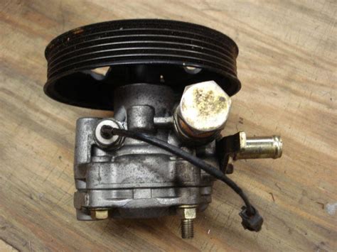 Sell NEW POWER STEERING PUMP 98 00 TOYOTA COROLLA 98 00 CHEVROLET PRIZM