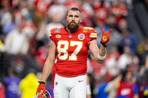 Travis Kelce Wins At 2024 Peoples Choice Awards Us Weekly