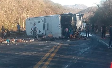 Volcadura Deja Muertos Y Lesionados En Nayarit