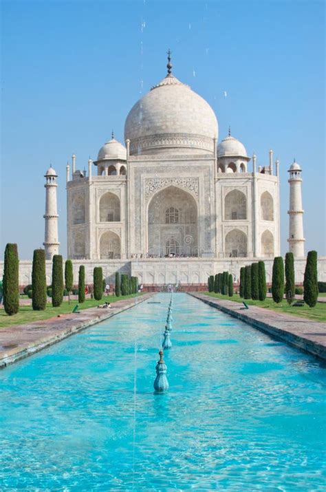 Taj Mahal En Agra La India Foto De Archivo Imagen De Mezquita