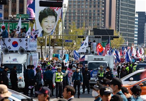 대한애국당 조원진 대표와 당원들이 13일 오후 서울 세 오마이포토