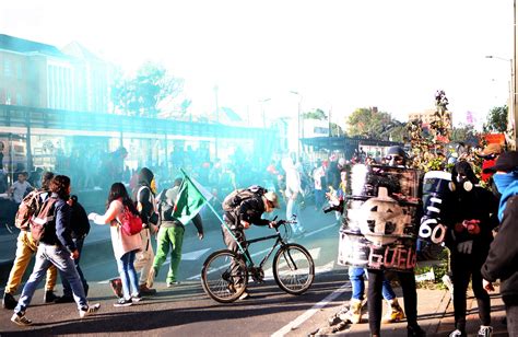 Imágenes Así Avanzan Las Marchas Estudiantiles En Bogotá Rcn Radio