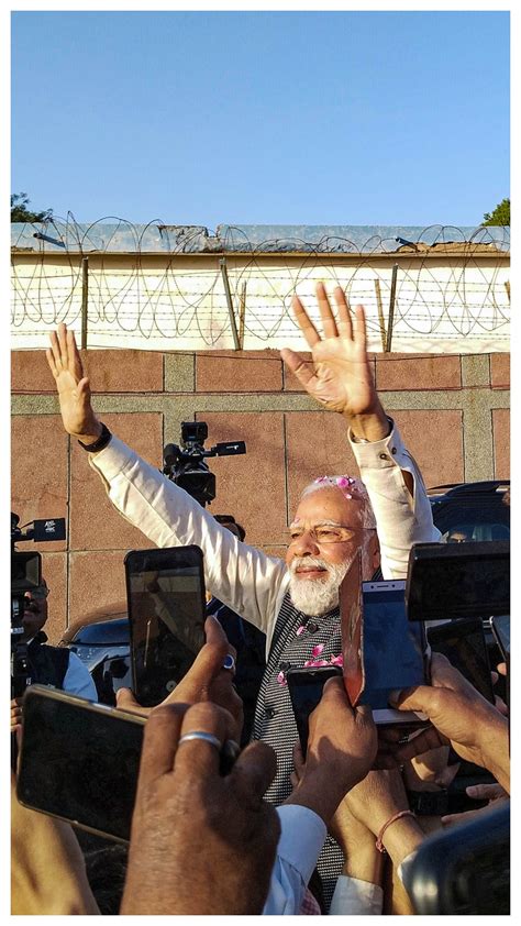 Pm Modi Gets Rousing Welcome At Delhi Airport