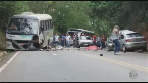 Motorista morre após bater carro contra ônibus em Três Corações MG